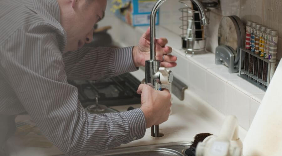 Expert burst pipe repair services in Thermopolis, WY